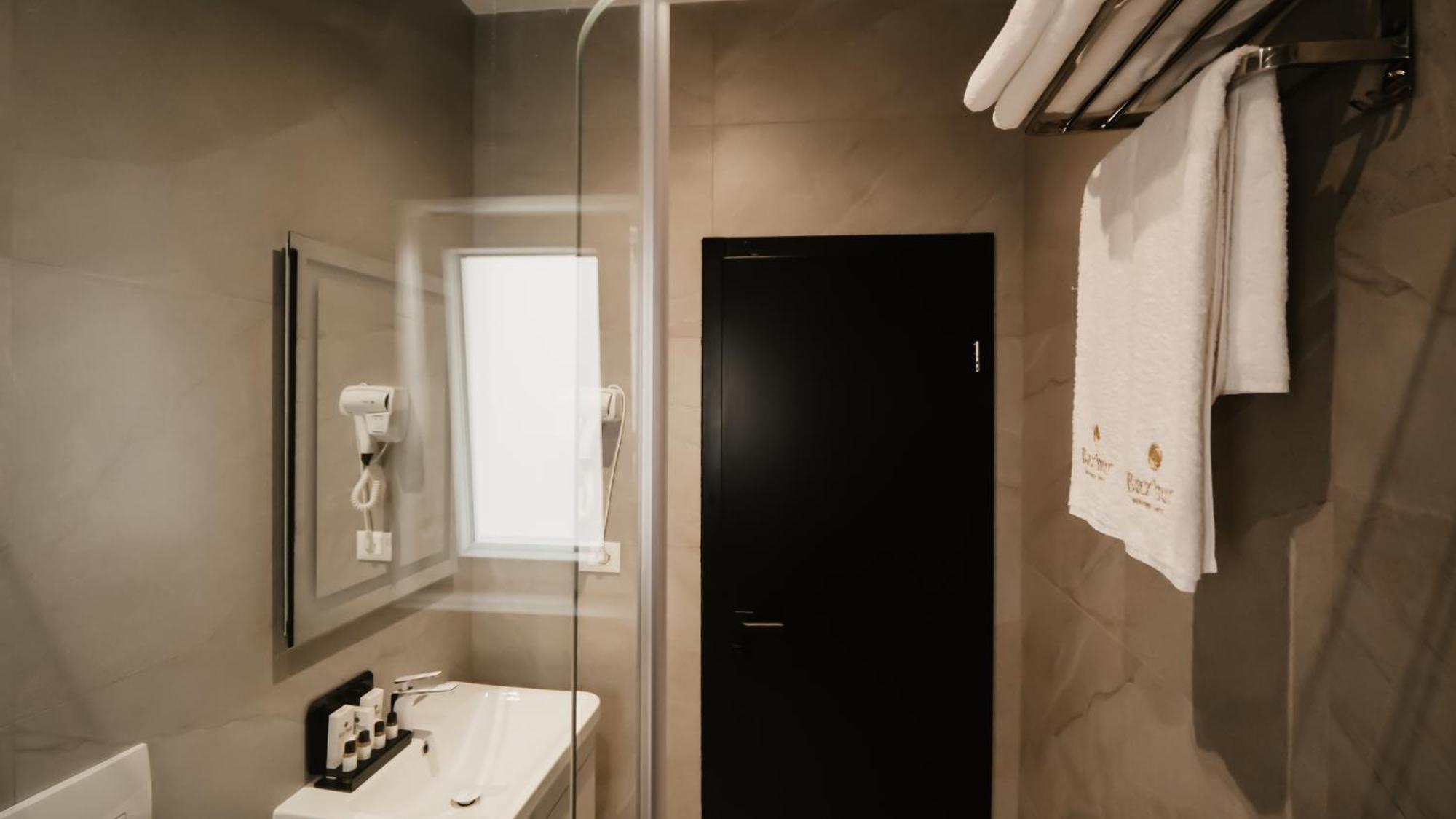 Baz'Hur Boutique Hotel Kukes Екстер'єр фото
